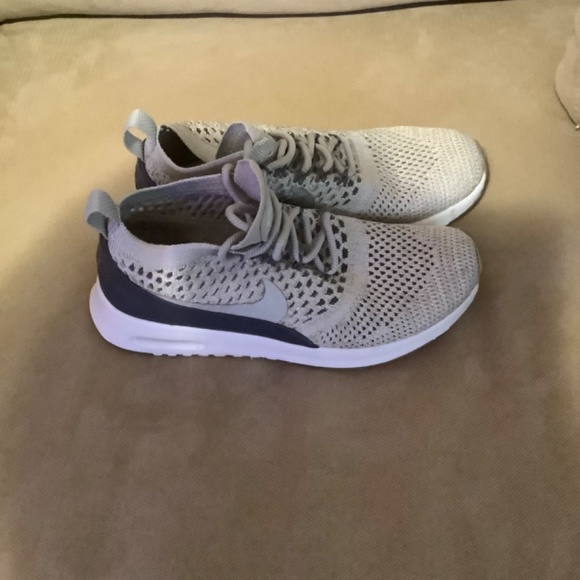 Sneakers - Picture 6 of 10